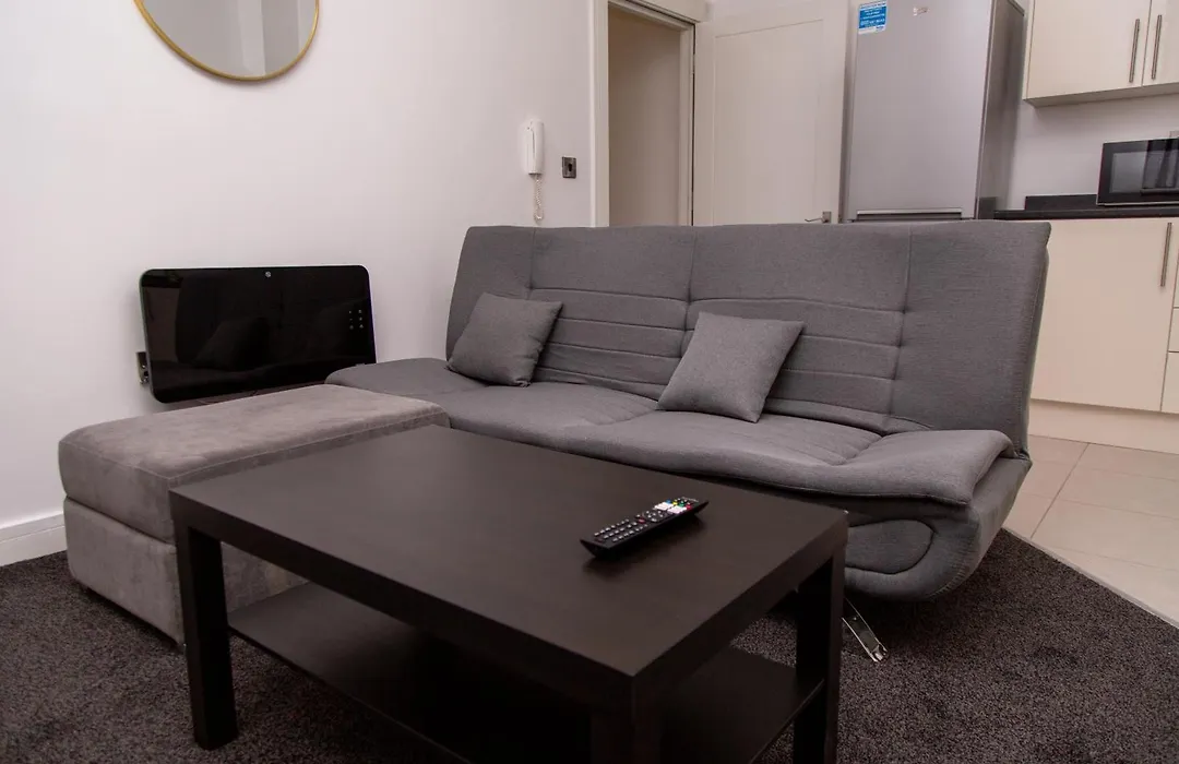 Salford Beach Apartment Free Parking-1